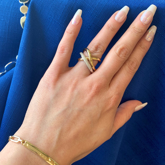 Abstract Diamond Cross Ring