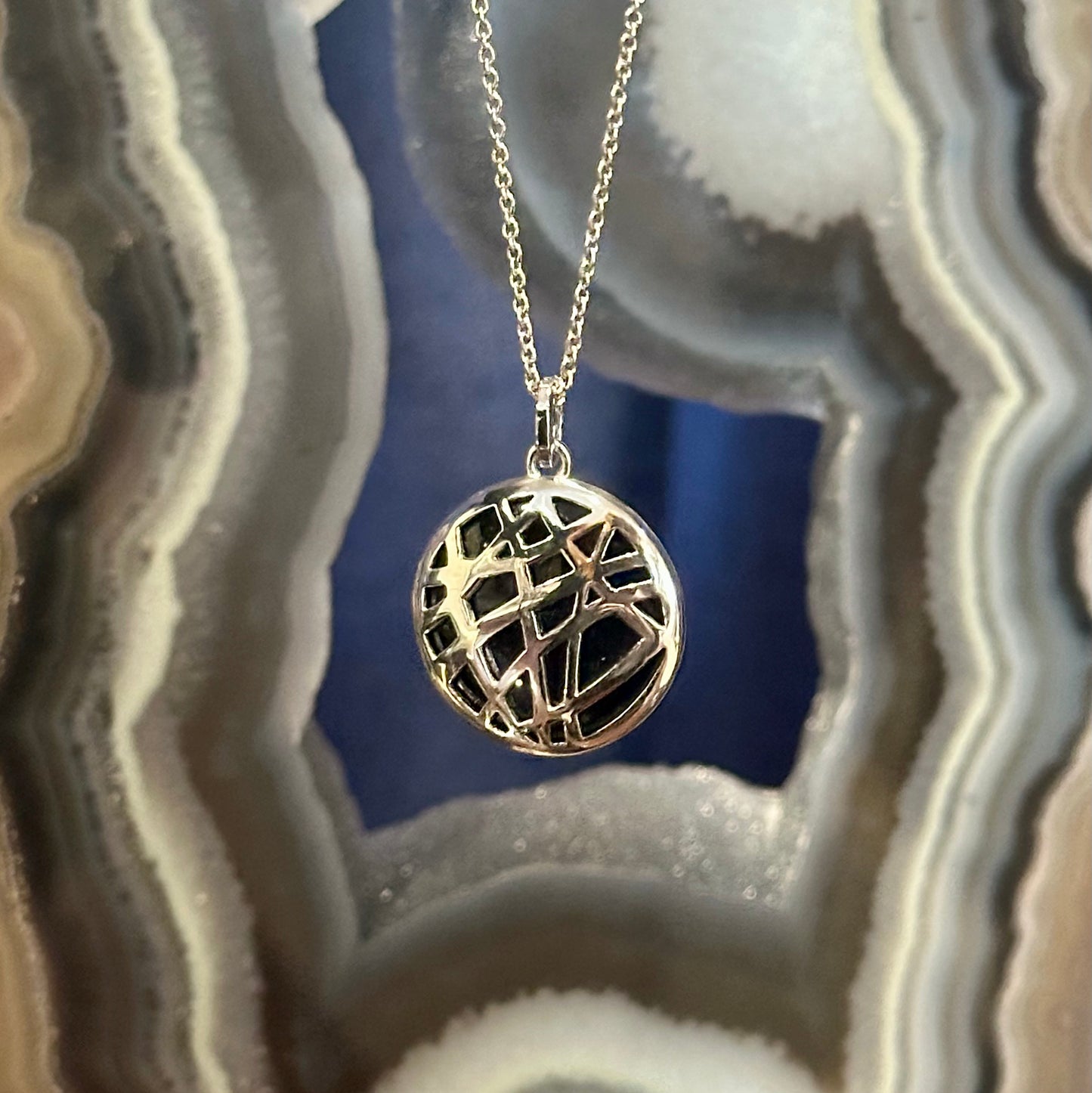 Cross Hatch Onyx Pendant