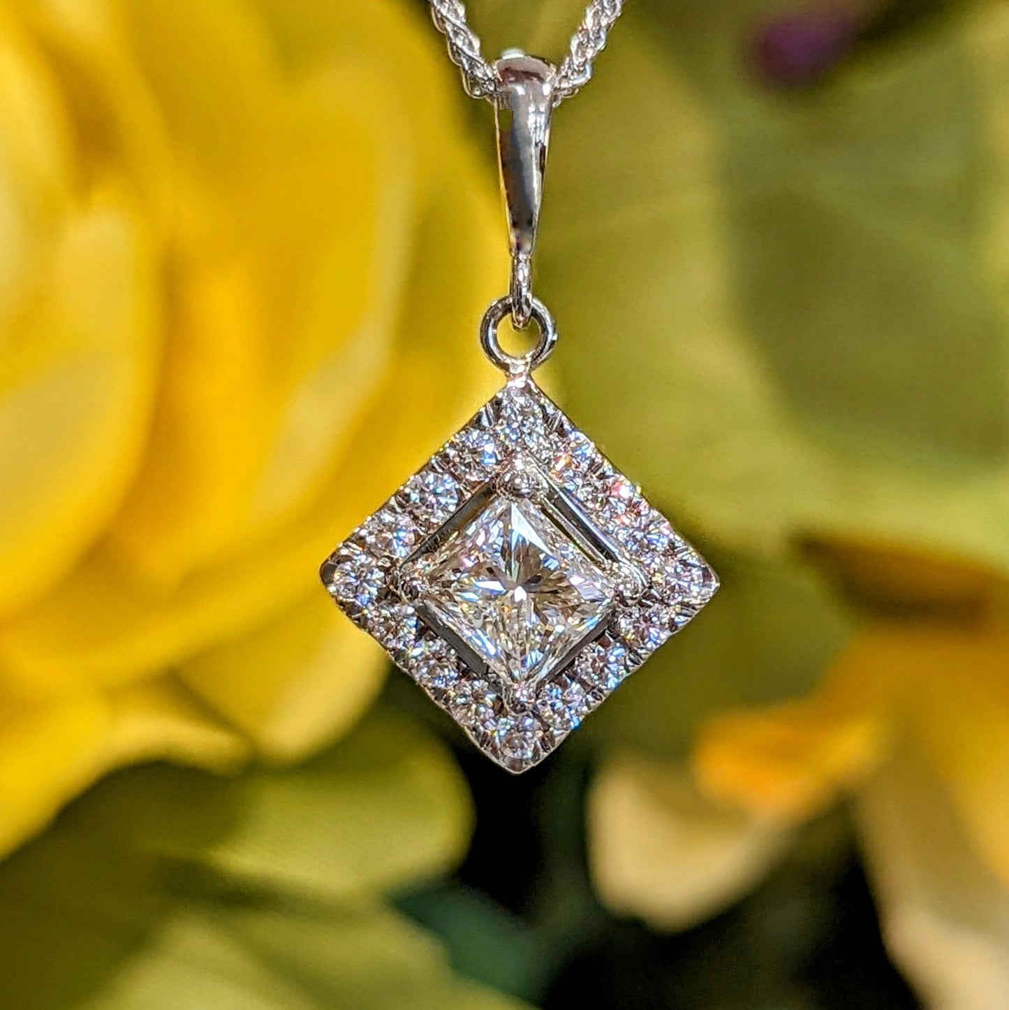 Diamond Princess Halo Pendant – Plumb Gold Plumb Silver