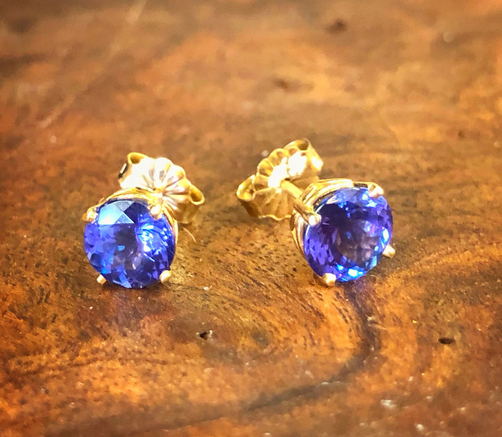 no.327 タンザナイトのstud Photo_of_Tanzanite_Stud_Earrin