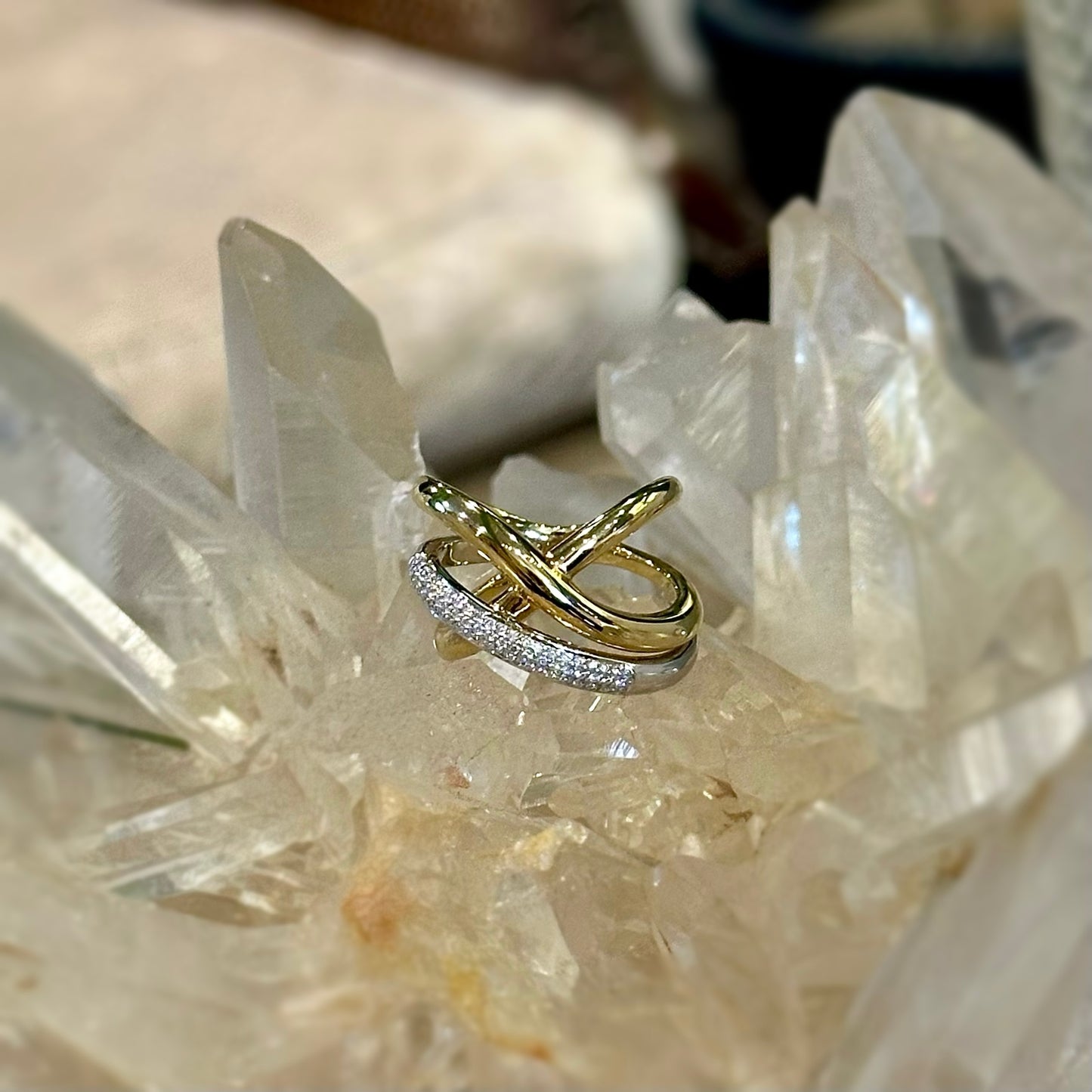 Abstract Diamond Cross Ring