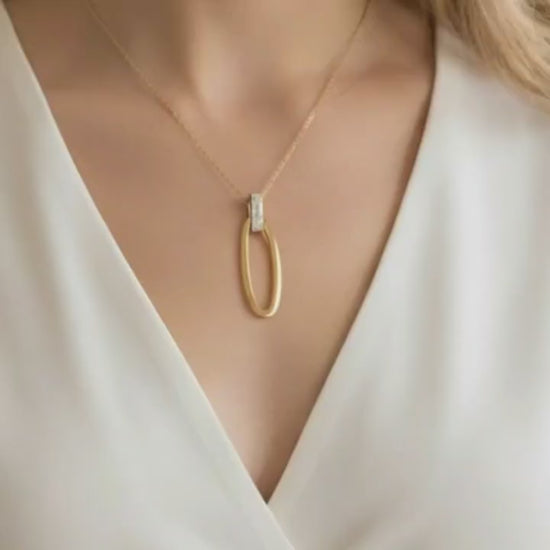 Load and play video in Gallery viewer, Open Oval Necklace
