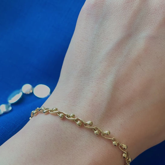 Load and play video in Gallery viewer, Fancy Link Bracelet
