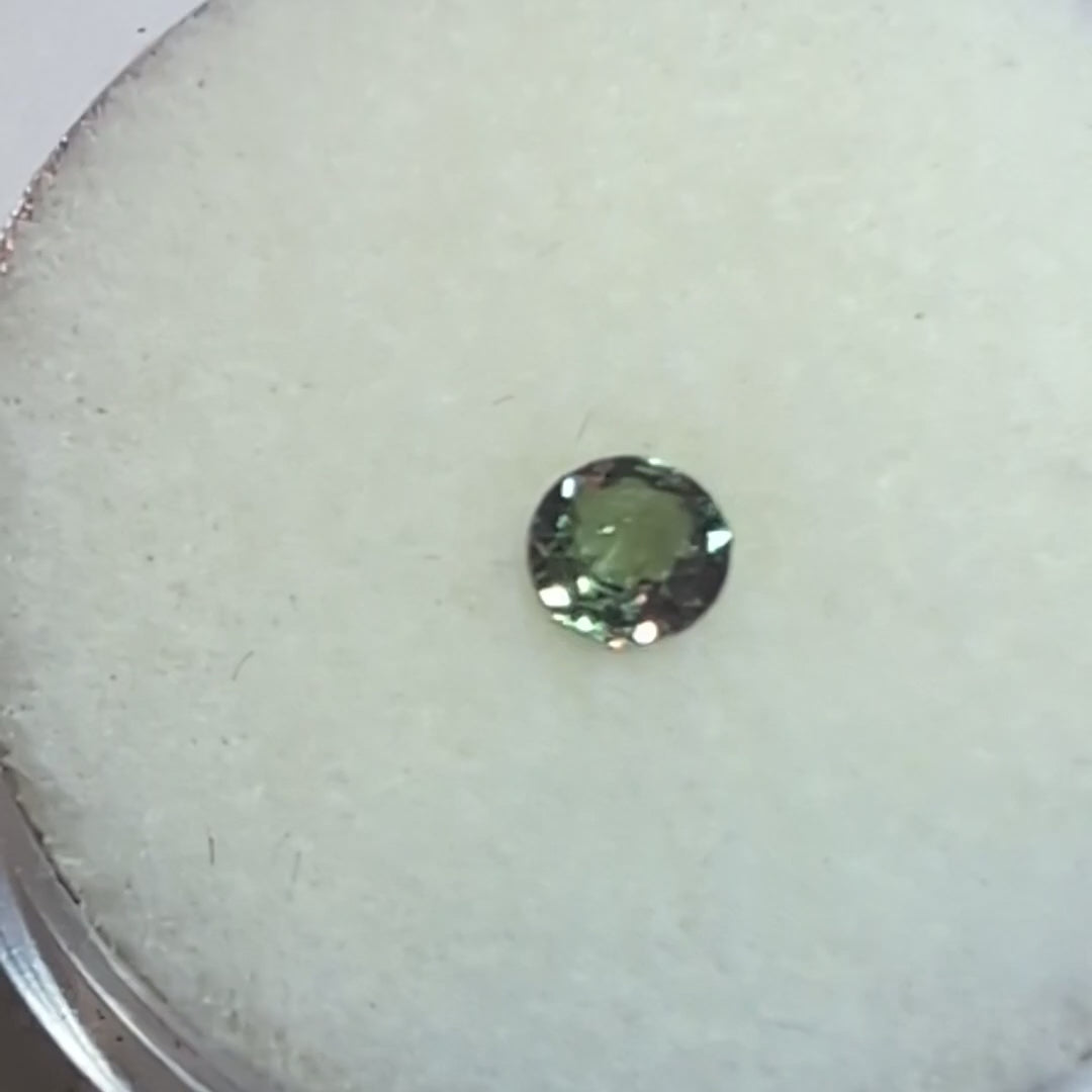 Load and play video in Gallery viewer, Alexandrite Round, 0.17cts
