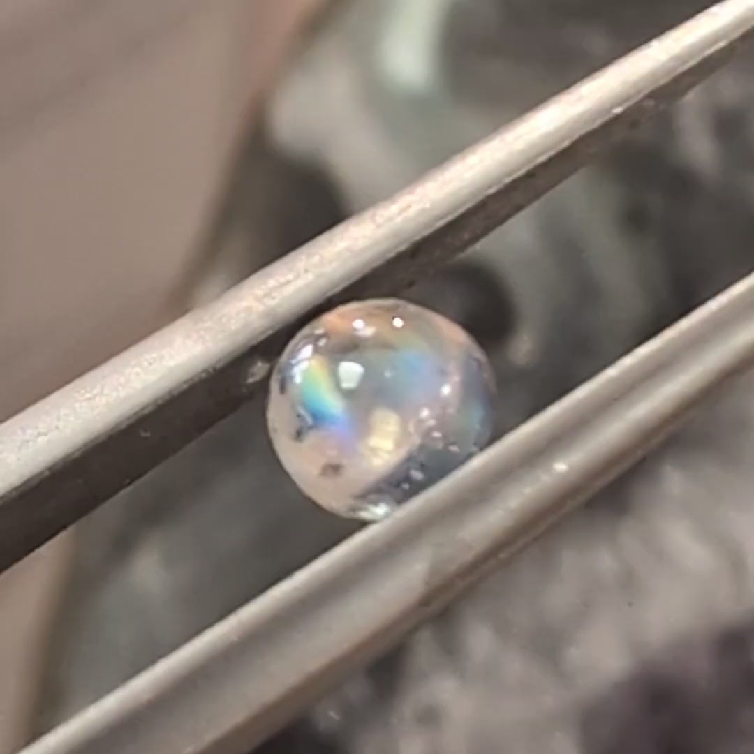 Rainbow Moonstone, 0.30cts