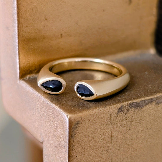 Black Spinel "Hug" Ring