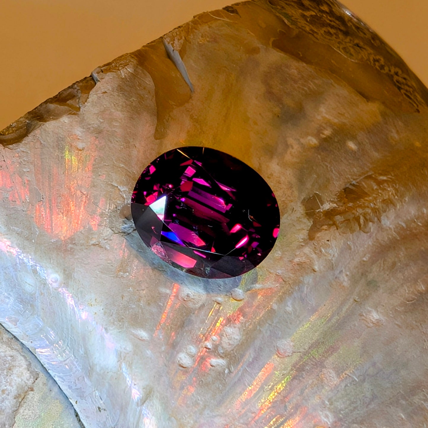 Rhodolite Garnet Oval, 5.13cts