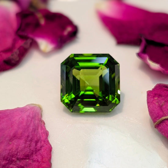 Asscher Peridot, 12.45cts
