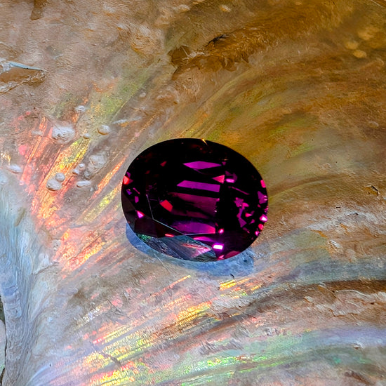 Rhodolite Garnet Oval, 5.13cts
